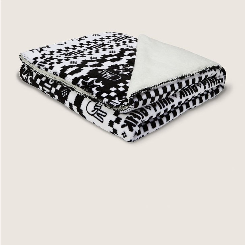 PINK VICTORIA'S SECRET Sherpa Blanket